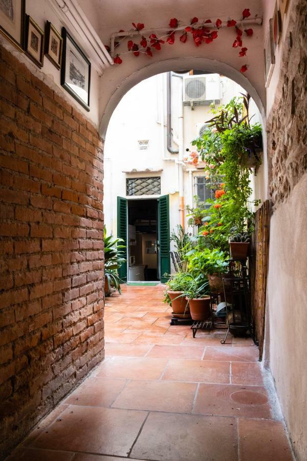 Il Nido - Cozy Studio Apartment In Santa Croce Florença Exterior foto